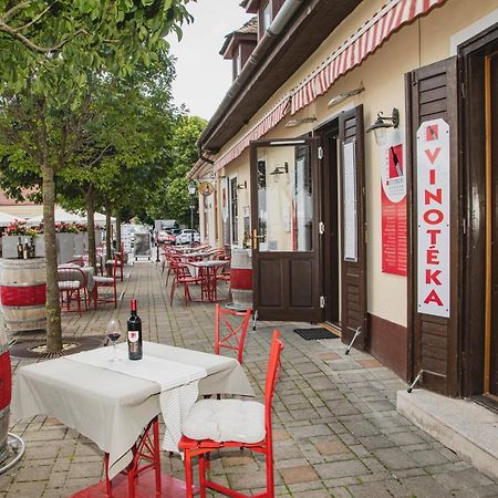 Riviéra Rooms Vendégszobák Mosonmagyaróvár Kültér fotó